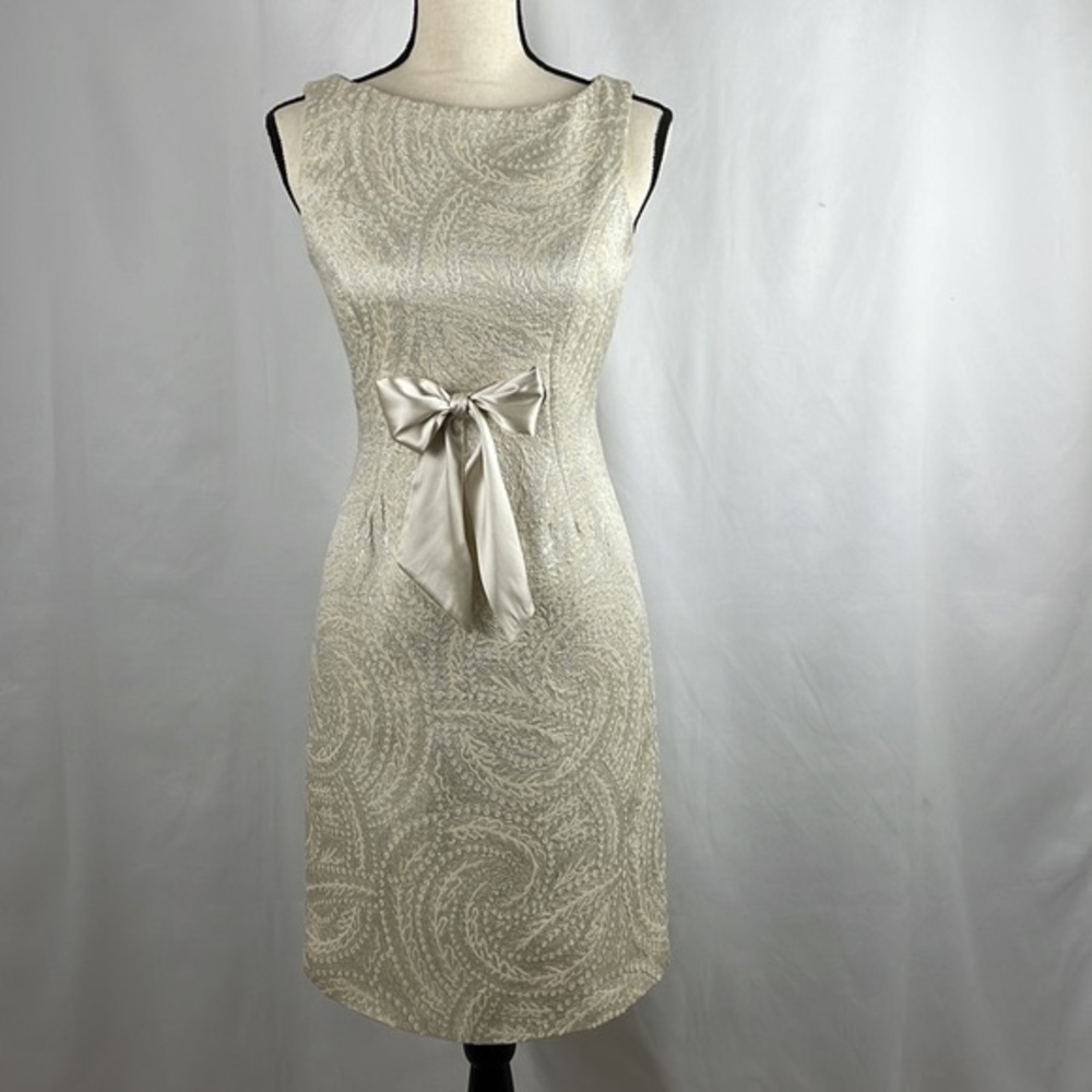 Taylor Cream & Silver Brocade Shift Cocktail Dress w Satin Ribbon Bow, Size 2